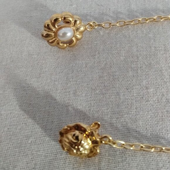 Vintage set of two gold tone sweater clips. - Picture 3 of 3